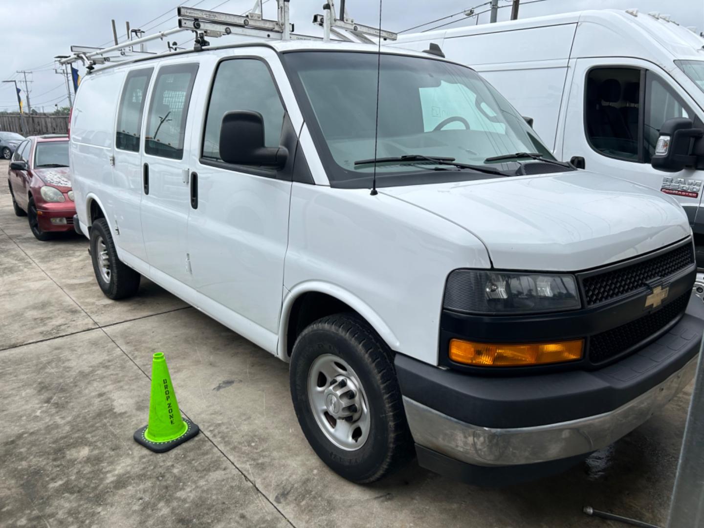 2019 White /Gray Chevrolet Express 2500 Cargo (1GCWGAFP6K1) with an 4.3L V6 engine, 6A transmission, located at 1687 Business 35 S, New Braunfels, TX, 78130, (830) 625-7159, 29.655487, -98.051491 - Photo#1