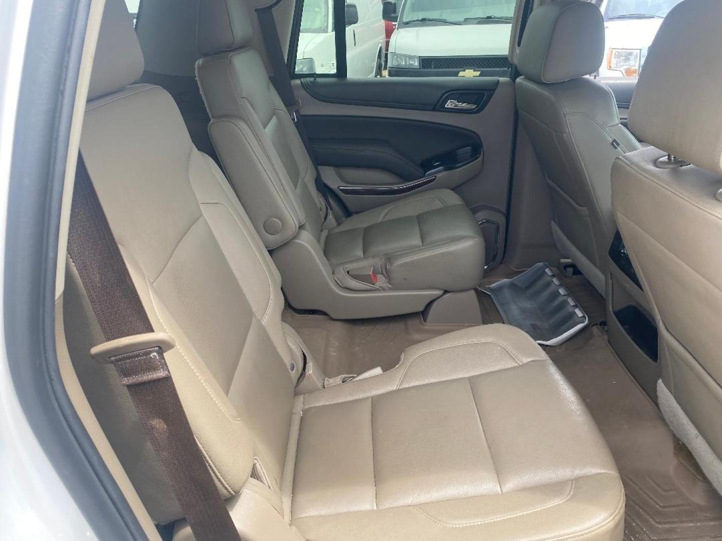 2017 White /Tan Chevrolet Tahoe LT (1GNSCBKC6HR) with an 5.3L V8 F OHV 16V engine, Automatic transmission, located at 1687 Business 35 S, New Braunfels, TX, 78130, (830) 625-7159, 29.655487, -98.051491 - Photo#10