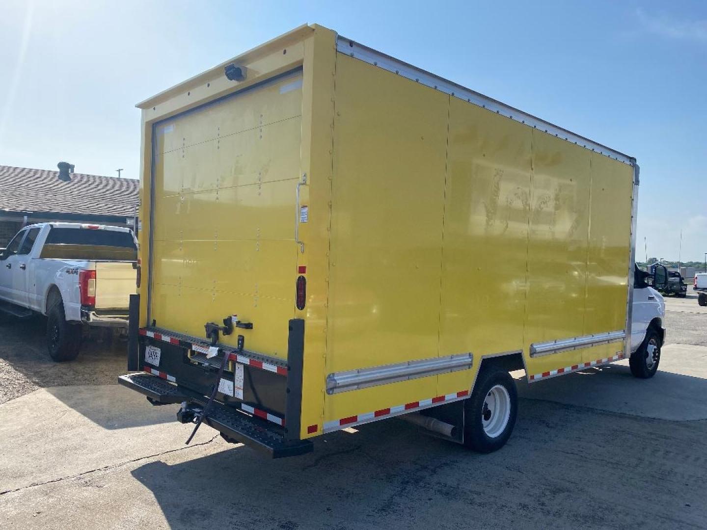 2022 Yellow Ford Econoline (1FDWE3FK9ND) , located at 1687 Business 35 S, New Braunfels, TX, 78130, (830) 625-7159, 29.655487, -98.051491 - Photo#6