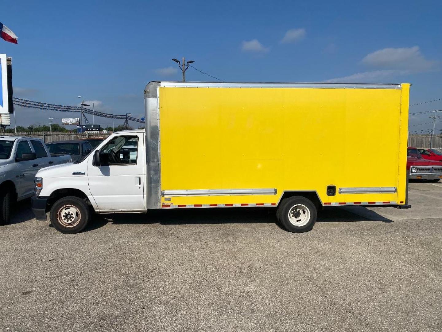 2022 Yellow Ford Econoline (1FDWE3FK9ND) , located at 1687 Business 35 S, New Braunfels, TX, 78130, (830) 625-7159, 29.655487, -98.051491 - Photo#1