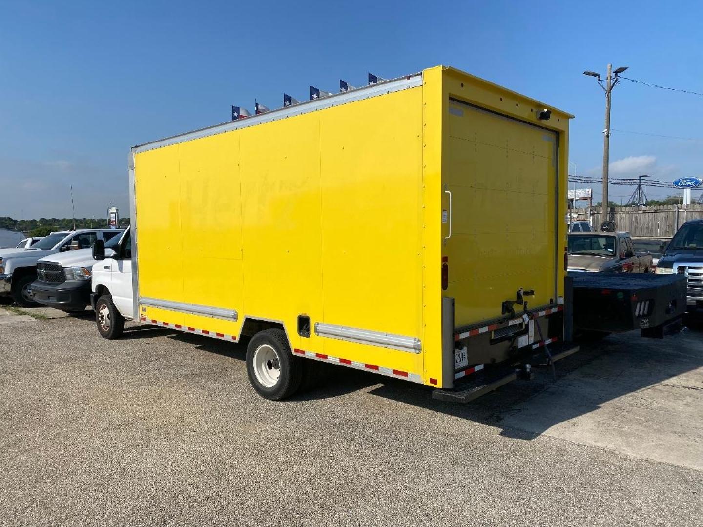 2022 Yellow Ford Econoline (1FDWE3FK9ND) , located at 1687 Business 35 S, New Braunfels, TX, 78130, (830) 625-7159, 29.655487, -98.051491 - Photo#3