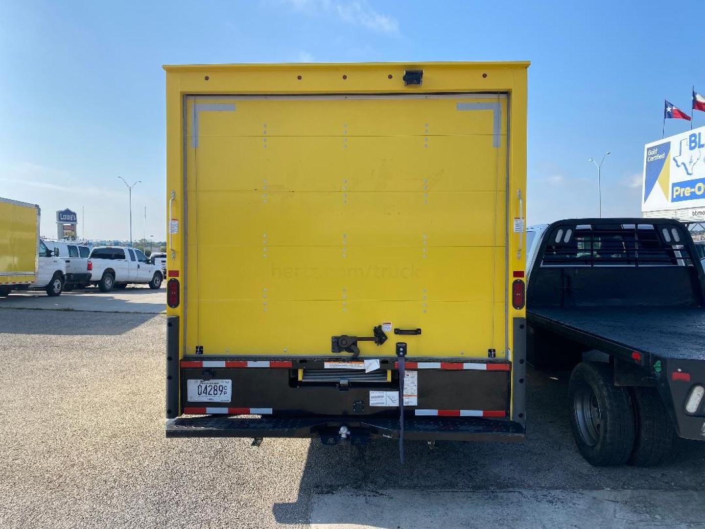 2022 Yellow Ford Econoline (1FDWE3FK9ND) , located at 1687 Business 35 S, New Braunfels, TX, 78130, (830) 625-7159, 29.655487, -98.051491 - Photo#4