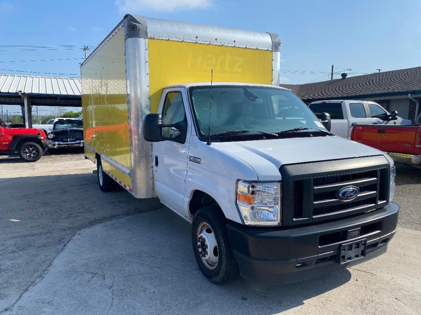 2022 Yellow Ford Econoline (1FDWE3FK9ND) , located at 1687 Business 35 S, New Braunfels, TX, 78130, (830) 625-7159, 29.655487, -98.051491 - Photo#9