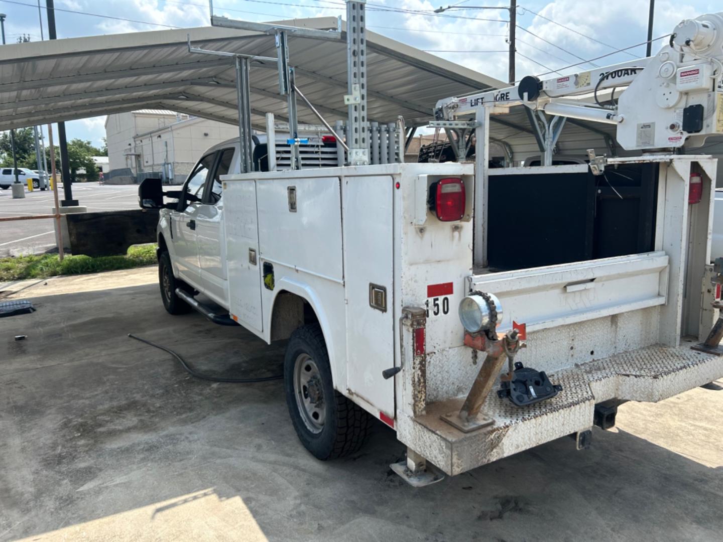 2019 White Ford F-350 SD Lariat SuperCab 4WD (1FT8X3B61KE) with an 6.2L V8 OHV 16V engine, 6A transmission, located at 1687 Business 35 S, New Braunfels, TX, 78130, (830) 625-7159, 29.655487, -98.051491 - Photo#2