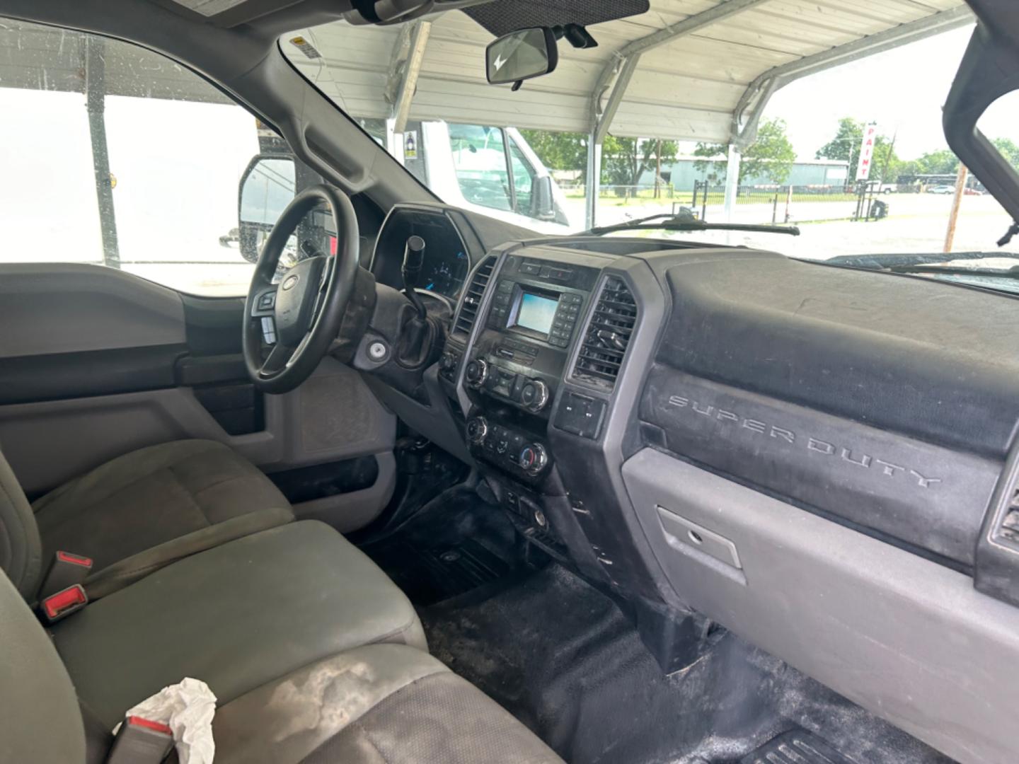 2019 White Ford F-350 SD Lariat SuperCab 4WD (1FT8X3B61KE) with an 6.2L V8 OHV 16V engine, 6A transmission, located at 1687 Business 35 S, New Braunfels, TX, 78130, (830) 625-7159, 29.655487, -98.051491 - Photo#9