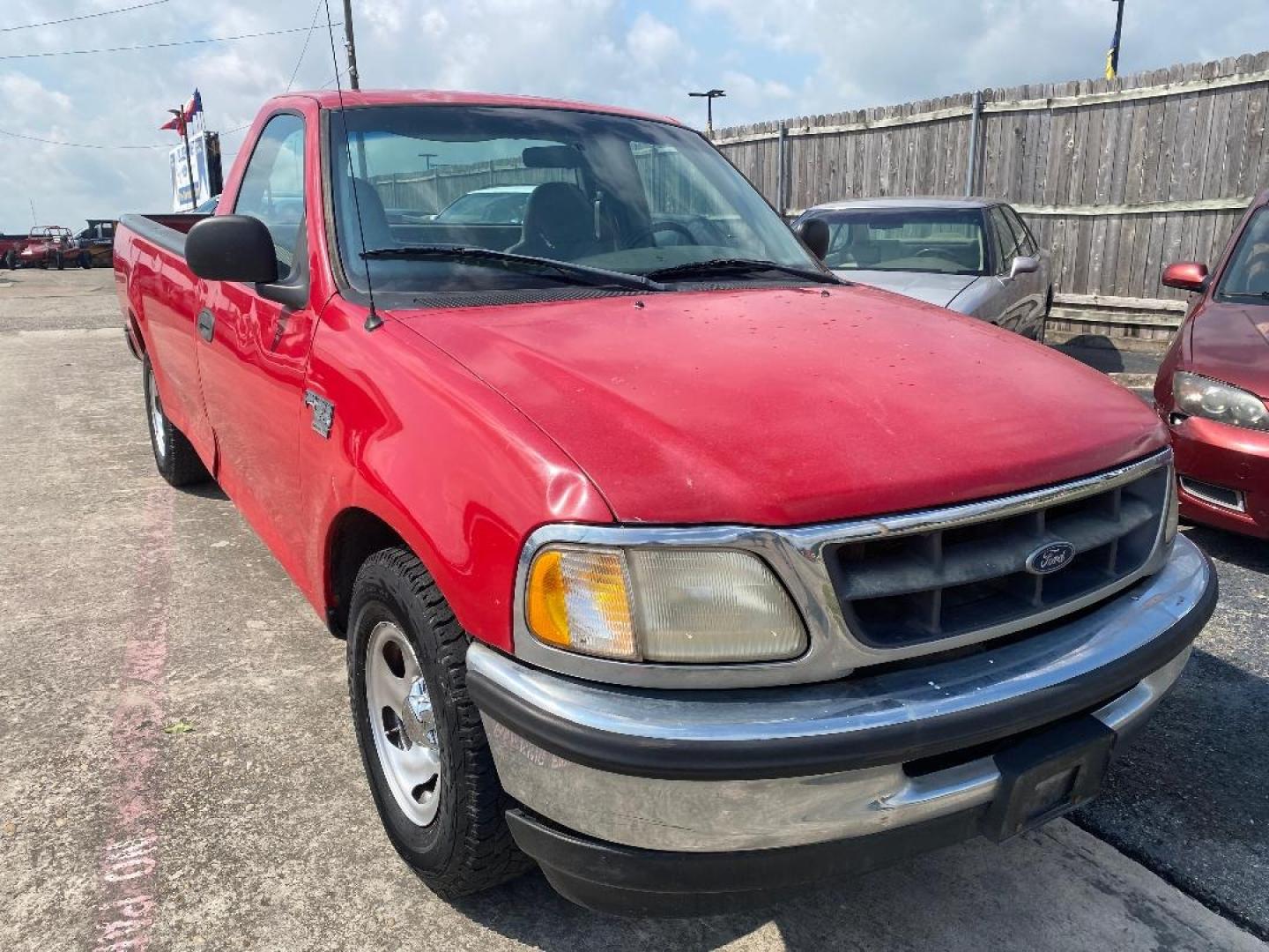 1998 Red /Gray Ford F-150 (1FTZF176XWK) with an 4.6L V8 F engine, Automatic transmission, located at 1687 Business 35 S, New Braunfels, TX, 78130, (830) 625-7159, 29.655487, -98.051491 - Photo#5