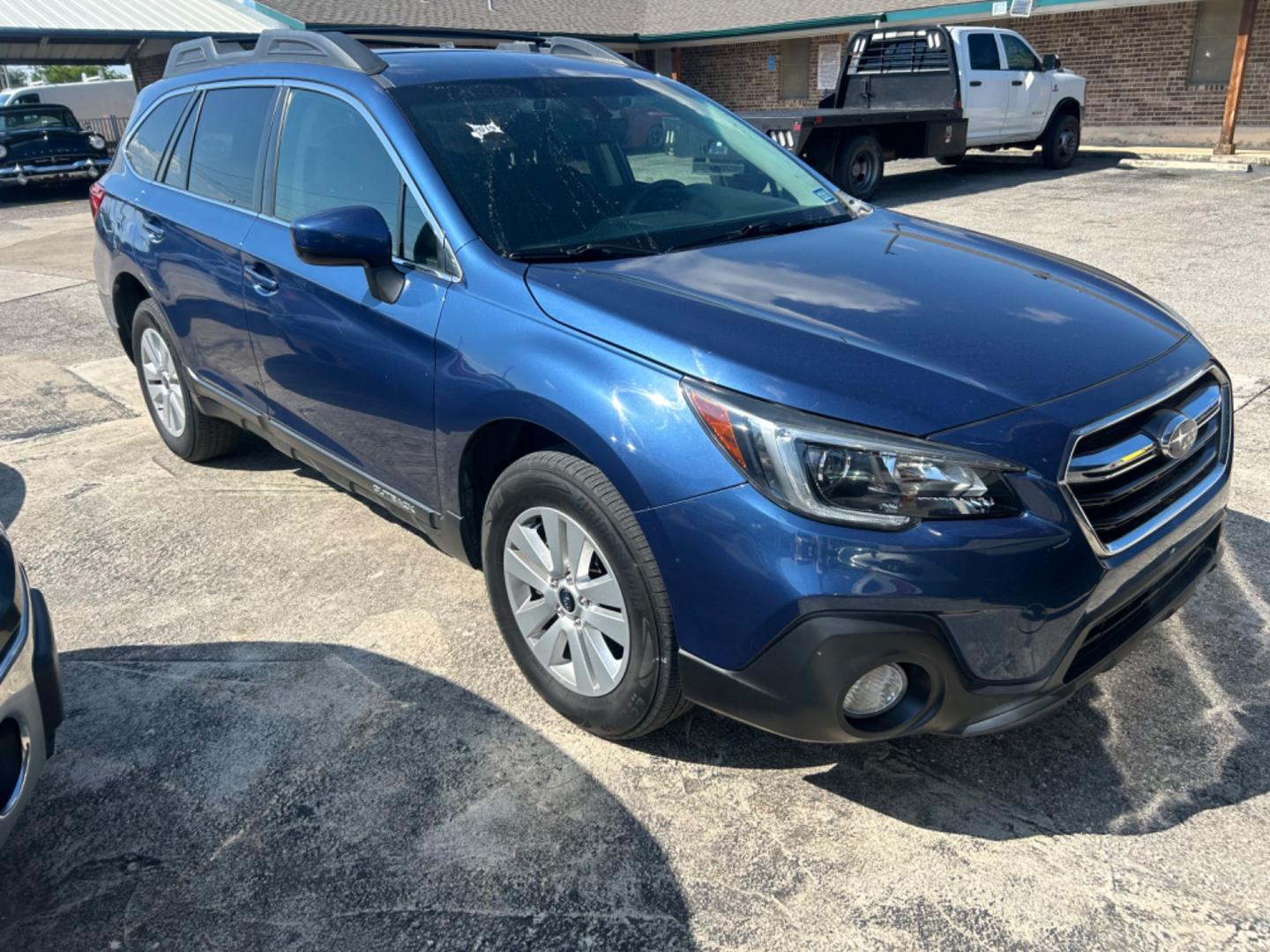 2019 Blue Subaru Outback (4S4BSAFCXK3) , located at 1687 Business 35 S, New Braunfels, TX, 78130, (830) 625-7159, 29.655487, -98.051491 - Photo#3