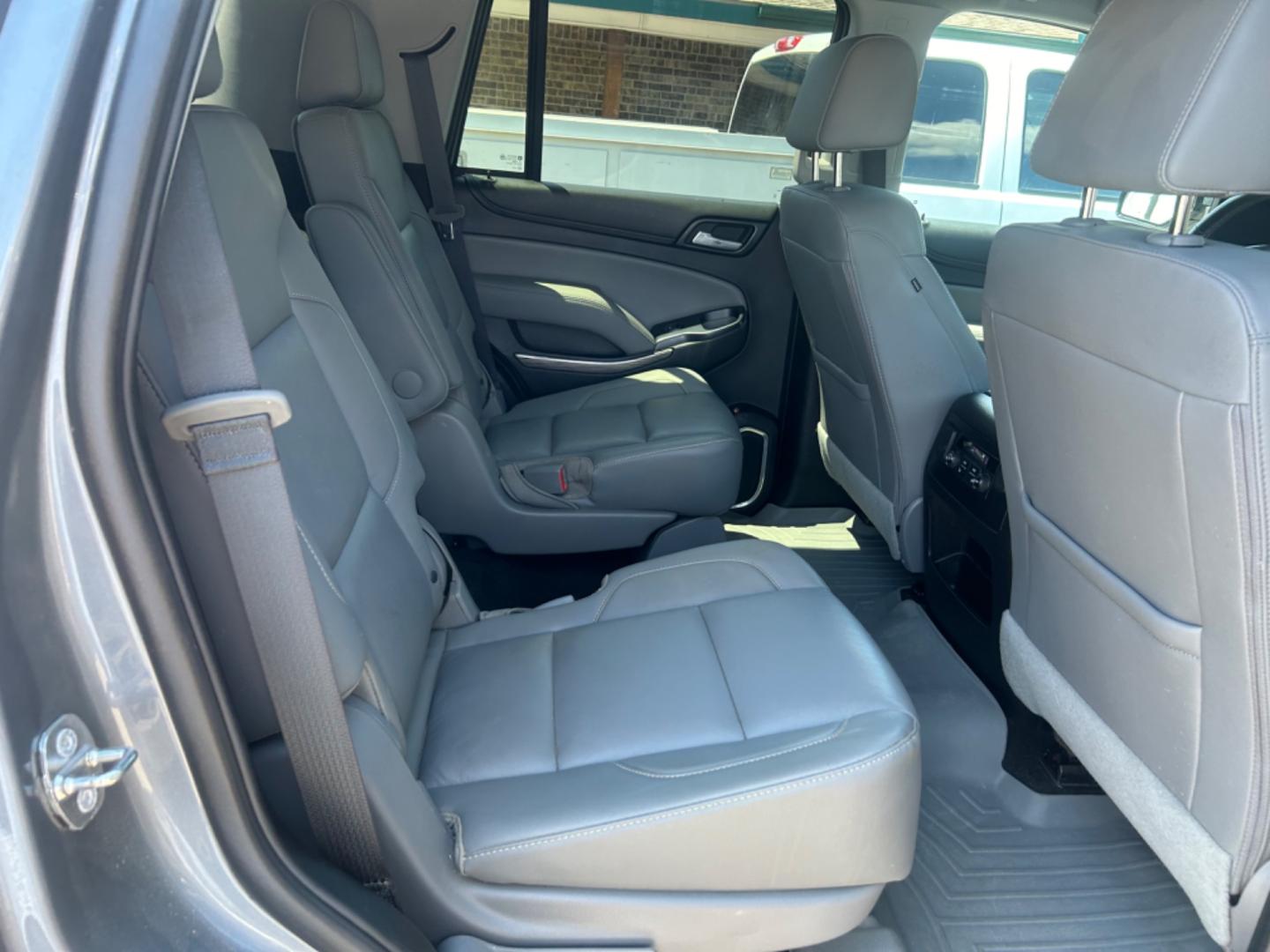 2018 Chevrolet Tahoe (1GNSCBKC6JR) , located at 1687 Business 35 S, New Braunfels, TX, 78130, (830) 625-7159, 29.655487, -98.051491 - Photo#5