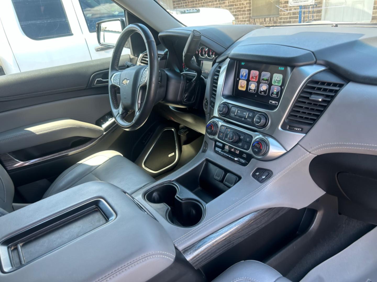 2018 Chevrolet Tahoe (1GNSCBKC6JR) , located at 1687 Business 35 S, New Braunfels, TX, 78130, (830) 625-7159, 29.655487, -98.051491 - Photo#4