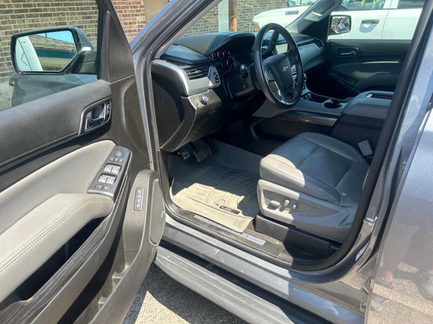 2018 Chevrolet Tahoe (1GNSCBKC6JR) , located at 1687 Business 35 S, New Braunfels, TX, 78130, (830) 625-7159, 29.655487, -98.051491 - Photo#13