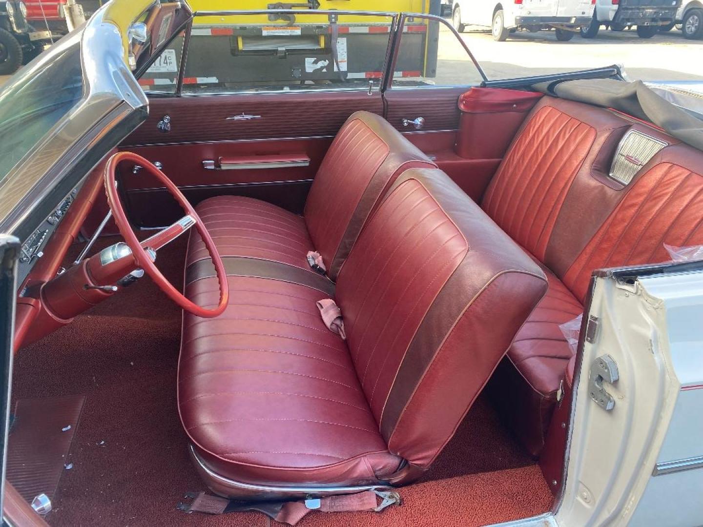 1963 White /Red Oldsmobile Dynamic 88 (632M59781) , located at 1687 Business 35 S, New Braunfels, TX, 78130, (830) 625-7159, 29.655487, -98.051491 - Photo#10