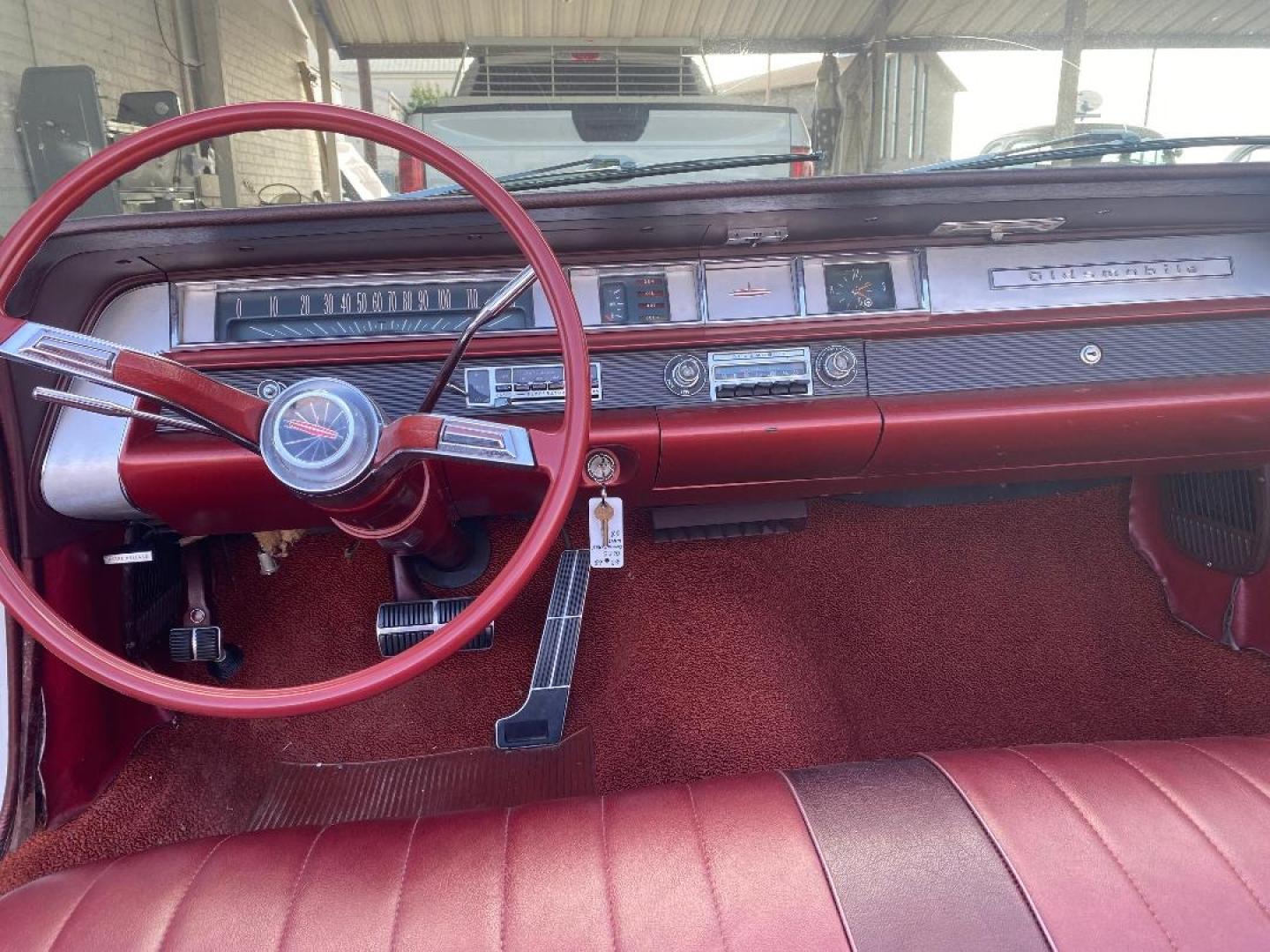 1963 White /Red Oldsmobile Dynamic 88 (632M59781) , located at 1687 Business 35 S, New Braunfels, TX, 78130, (830) 625-7159, 29.655487, -98.051491 - Photo#14