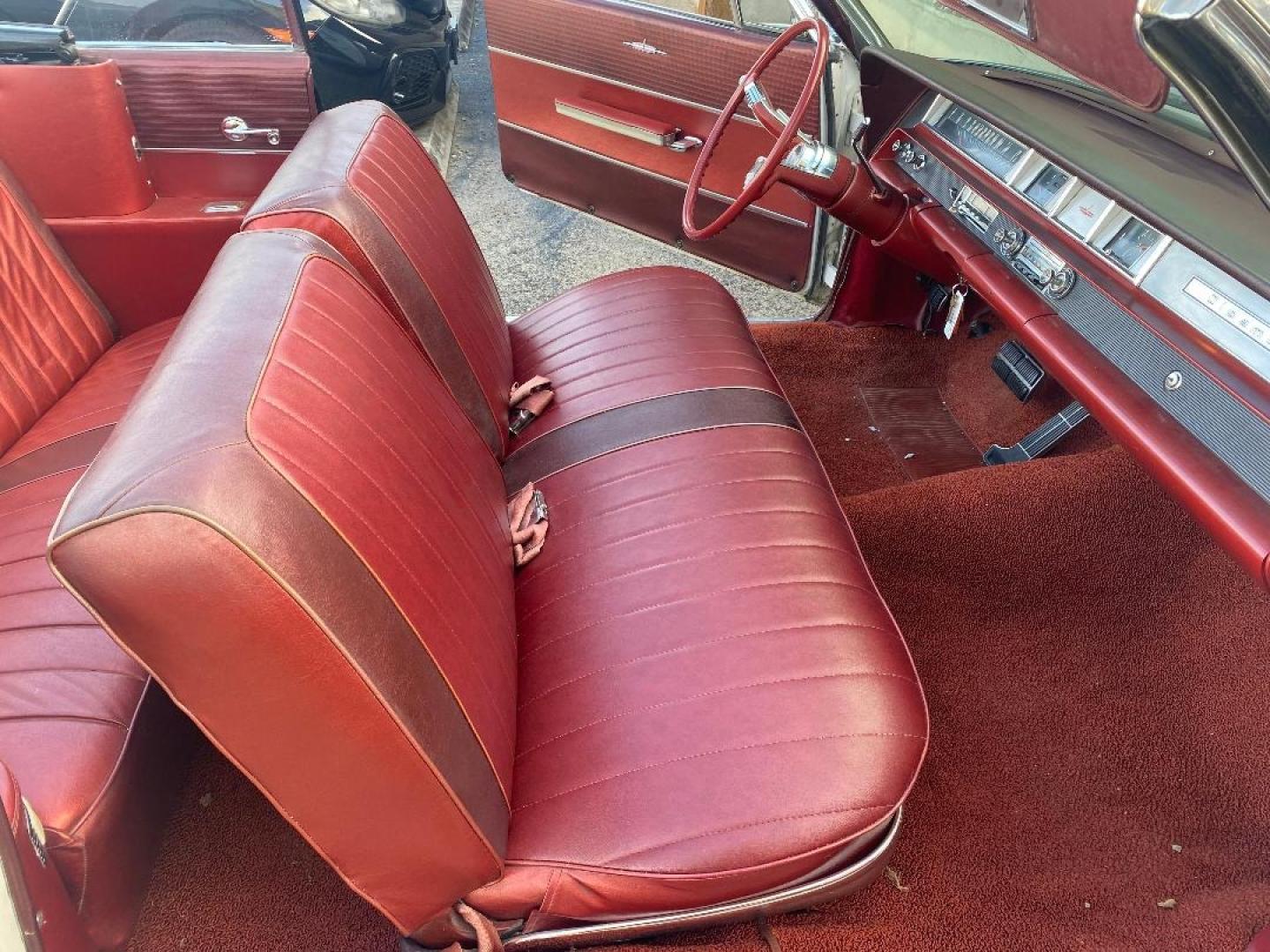 1963 White /Red Oldsmobile Dynamic 88 (632M59781) , located at 1687 Business 35 S, New Braunfels, TX, 78130, (830) 625-7159, 29.655487, -98.051491 - Photo#11