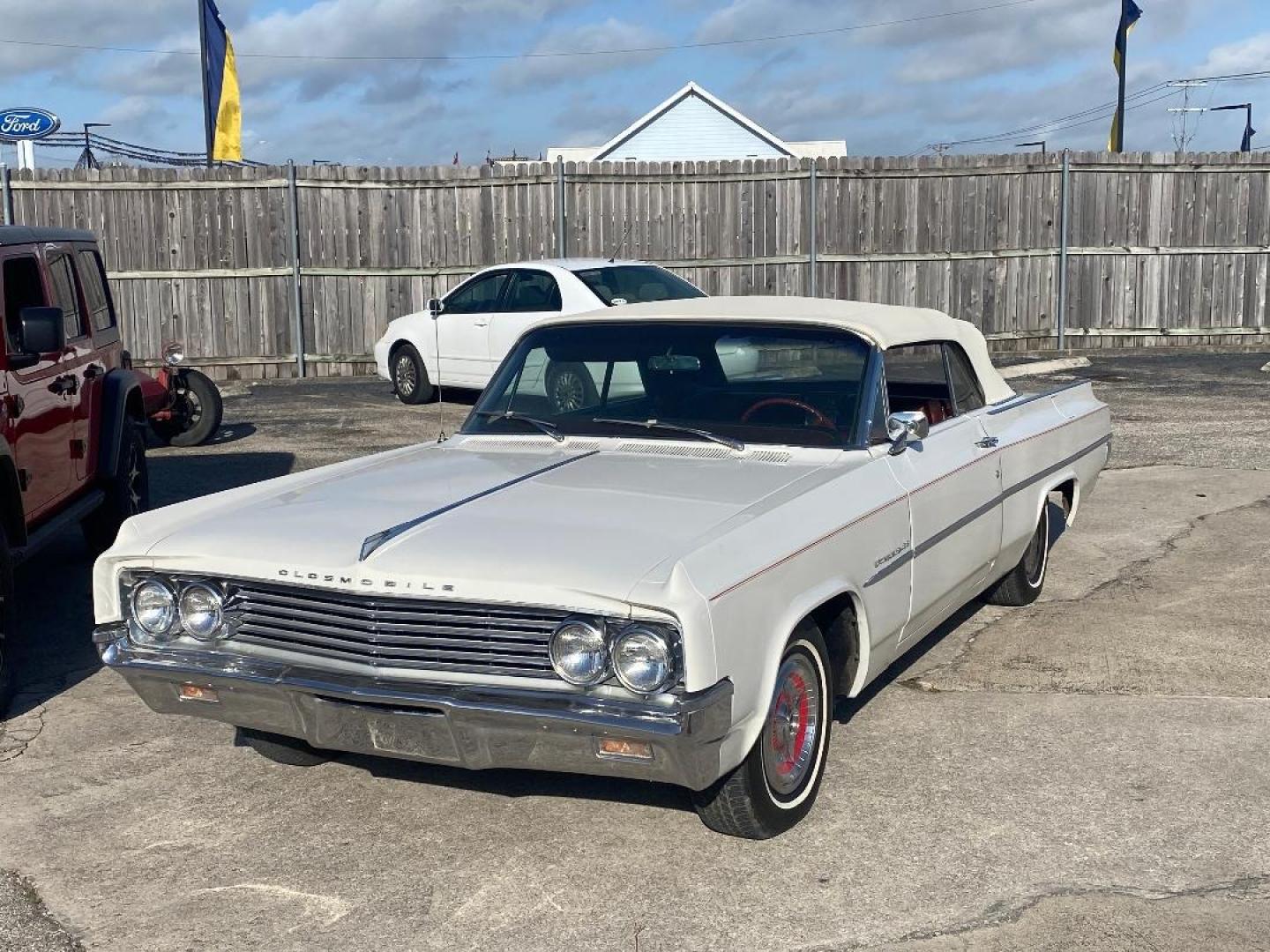 1963 White /Red Oldsmobile Dynamic 88 (632M59781) , located at 1687 Business 35 S, New Braunfels, TX, 78130, (830) 625-7159, 29.655487, -98.051491 - Photo#2