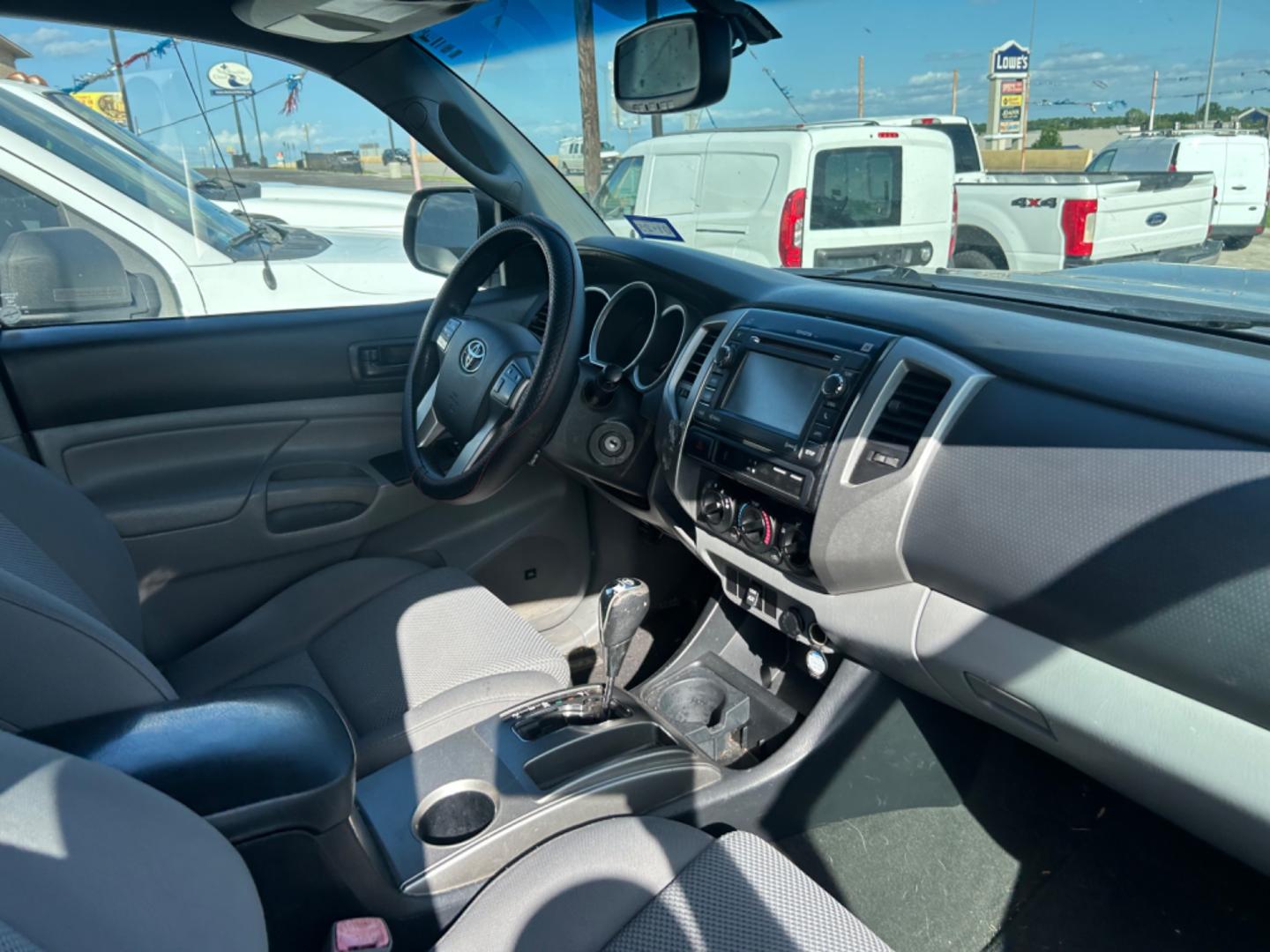 2012 Brown Toyota Tacoma Prerunner (3TMJU4GN9CM) with an 4.0L V6 F DOHC 24V engine, Automatic transmission, located at 1687 Business 35 S, New Braunfels, TX, 78130, (830) 625-7159, 29.655487, -98.051491 - Photo#9