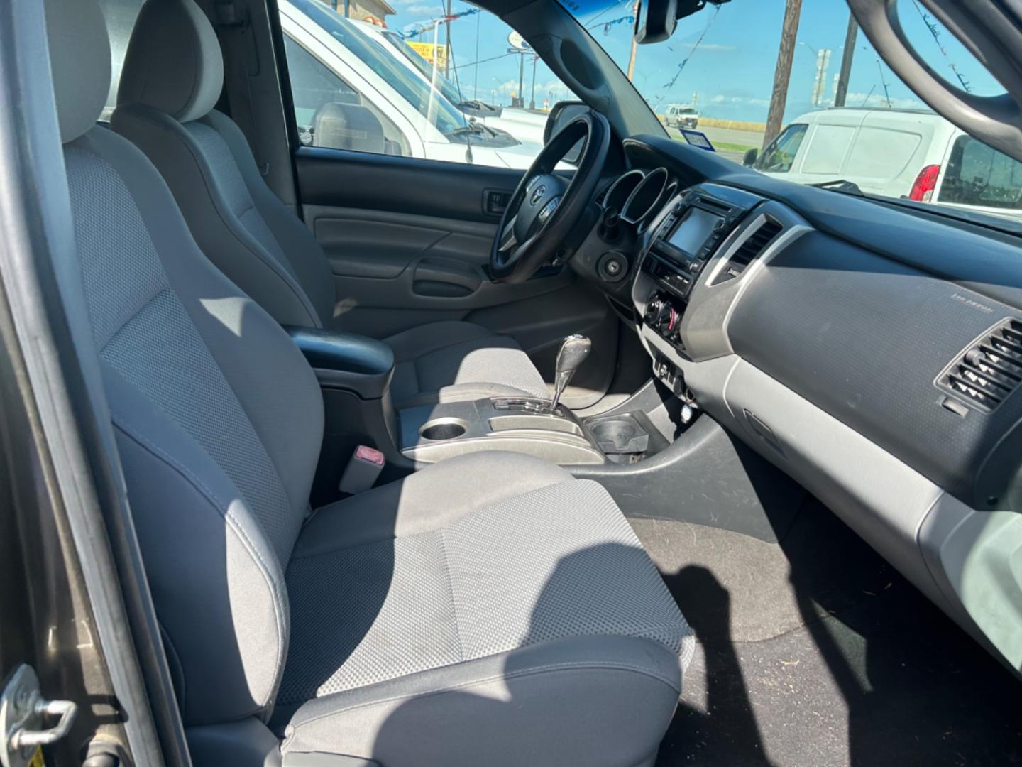 2012 Brown Toyota Tacoma Prerunner (3TMJU4GN9CM) with an 4.0L V6 F DOHC 24V engine, Automatic transmission, located at 1687 Business 35 S, New Braunfels, TX, 78130, (830) 625-7159, 29.655487, -98.051491 - Photo#6