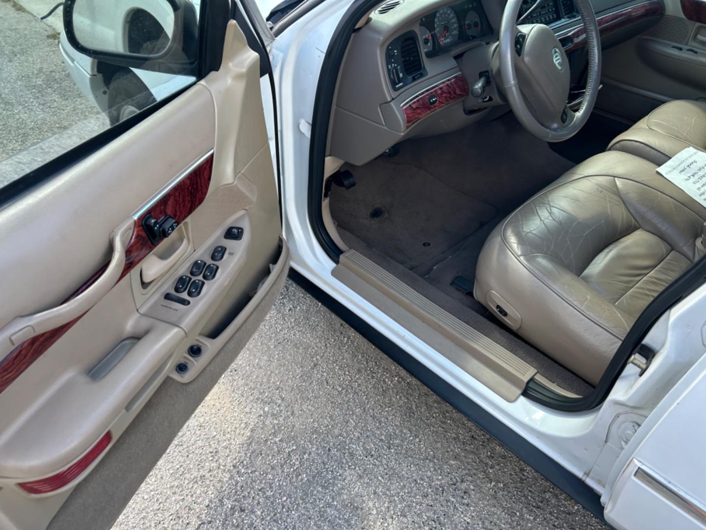 2001 White Mercury Grand Marquis (2MEFM75W21X) , located at 1687 Business 35 S, New Braunfels, TX, 78130, (830) 625-7159, 29.655487, -98.051491 - Photo#8