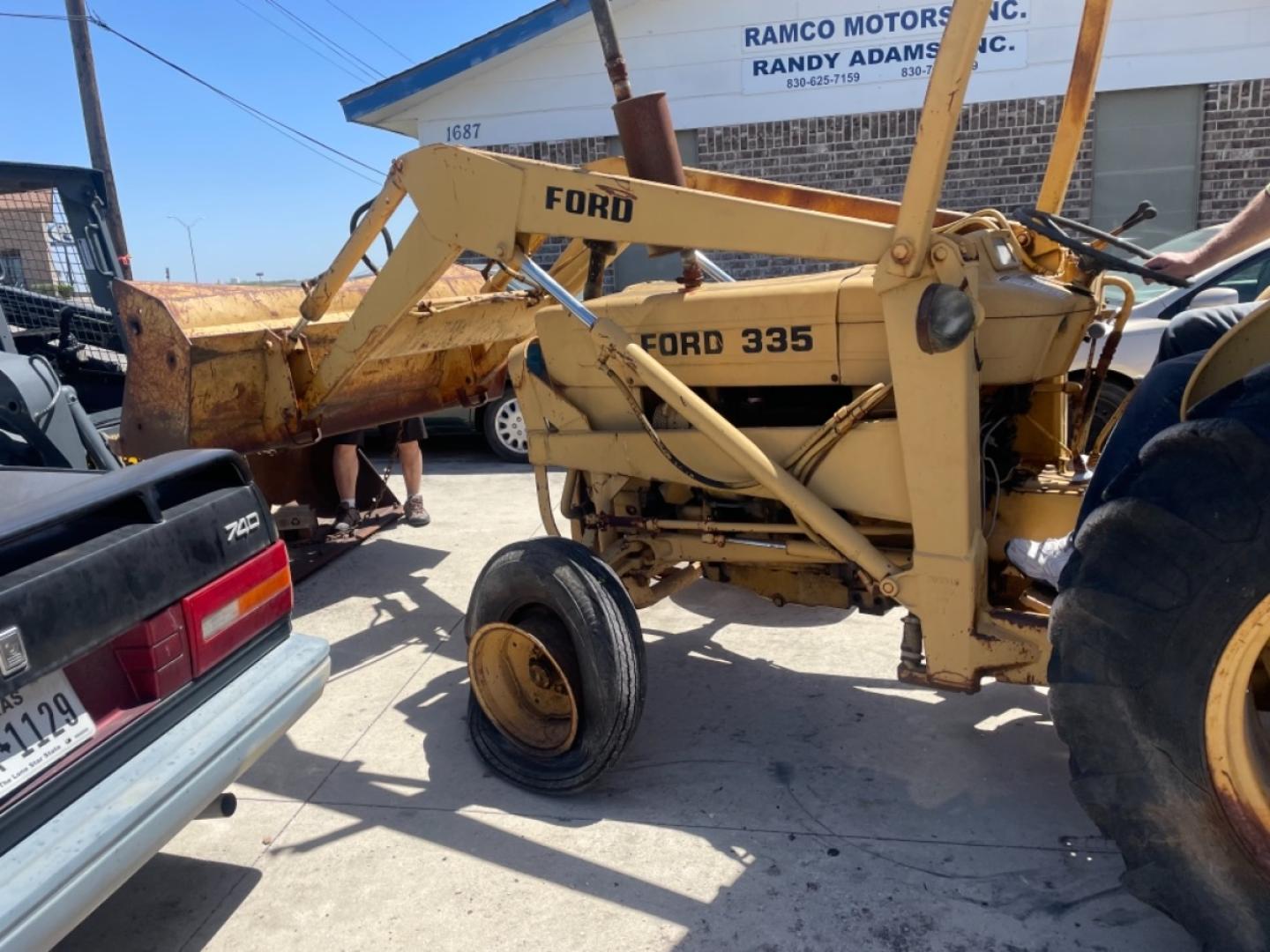 1978 Yellow /Yellow Ford Tractor (C558709) with an 335 engine, located at 1687 Business 35 S, New Braunfels, TX, 78130, (830) 625-7159, 29.655487, -98.051491 - Photo#4