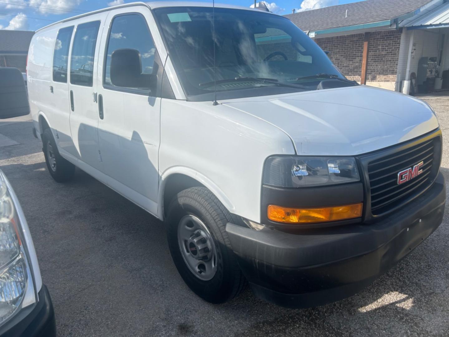 2021 White GMC Savana G2500 Cargo (1GTW7AFP3M1) with an 4.3L V6 engine, 6A transmission, located at 1687 Business 35 S, New Braunfels, TX, 78130, (830) 625-7159, 29.655487, -98.051491 - Photo#1