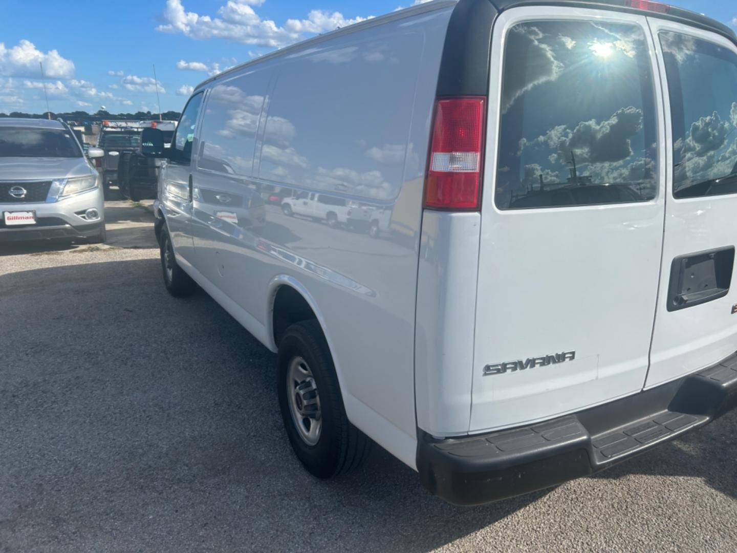 2021 White GMC Savana G2500 Cargo (1GTW7AFP3M1) with an 4.3L V6 engine, 6A transmission, located at 1687 Business 35 S, New Braunfels, TX, 78130, (830) 625-7159, 29.655487, -98.051491 - Photo#6