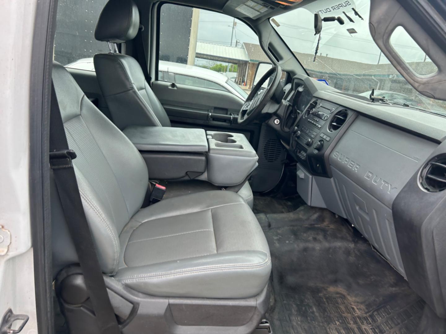 2013 White Ford F-350 SD (1FD8W3HT2DE) , located at 1687 Business 35 S, New Braunfels, TX, 78130, (830) 625-7159, 29.655487, -98.051491 - Photo#7