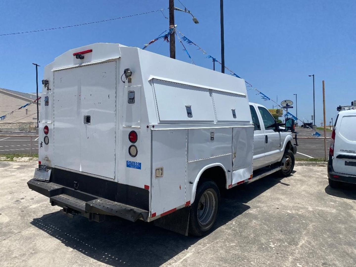 2013 White Ford F-350 SD (1FD8W3HT2DE) , located at 1687 Business 35 S, New Braunfels, TX, 78130, (830) 625-7159, 29.655487, -98.051491 - Photo#3