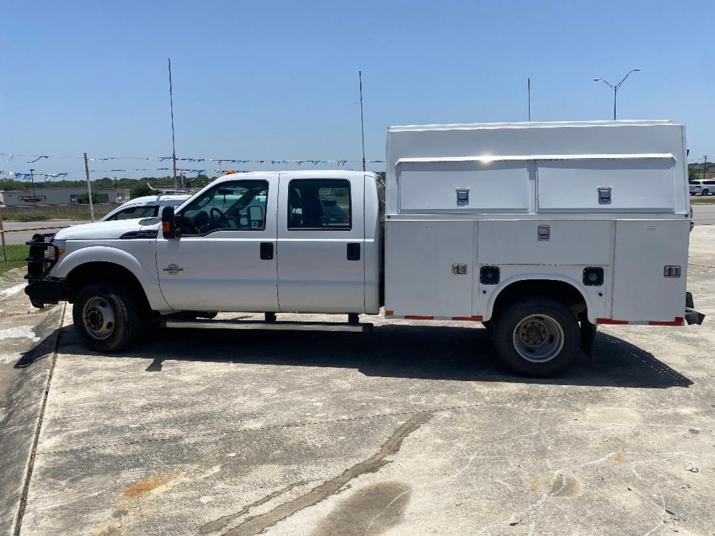 2013 White Ford F-350 SD (1FD8W3HT2DE) , located at 1687 Business 35 S, New Braunfels, TX, 78130, (830) 625-7159, 29.655487, -98.051491 - Photo#1