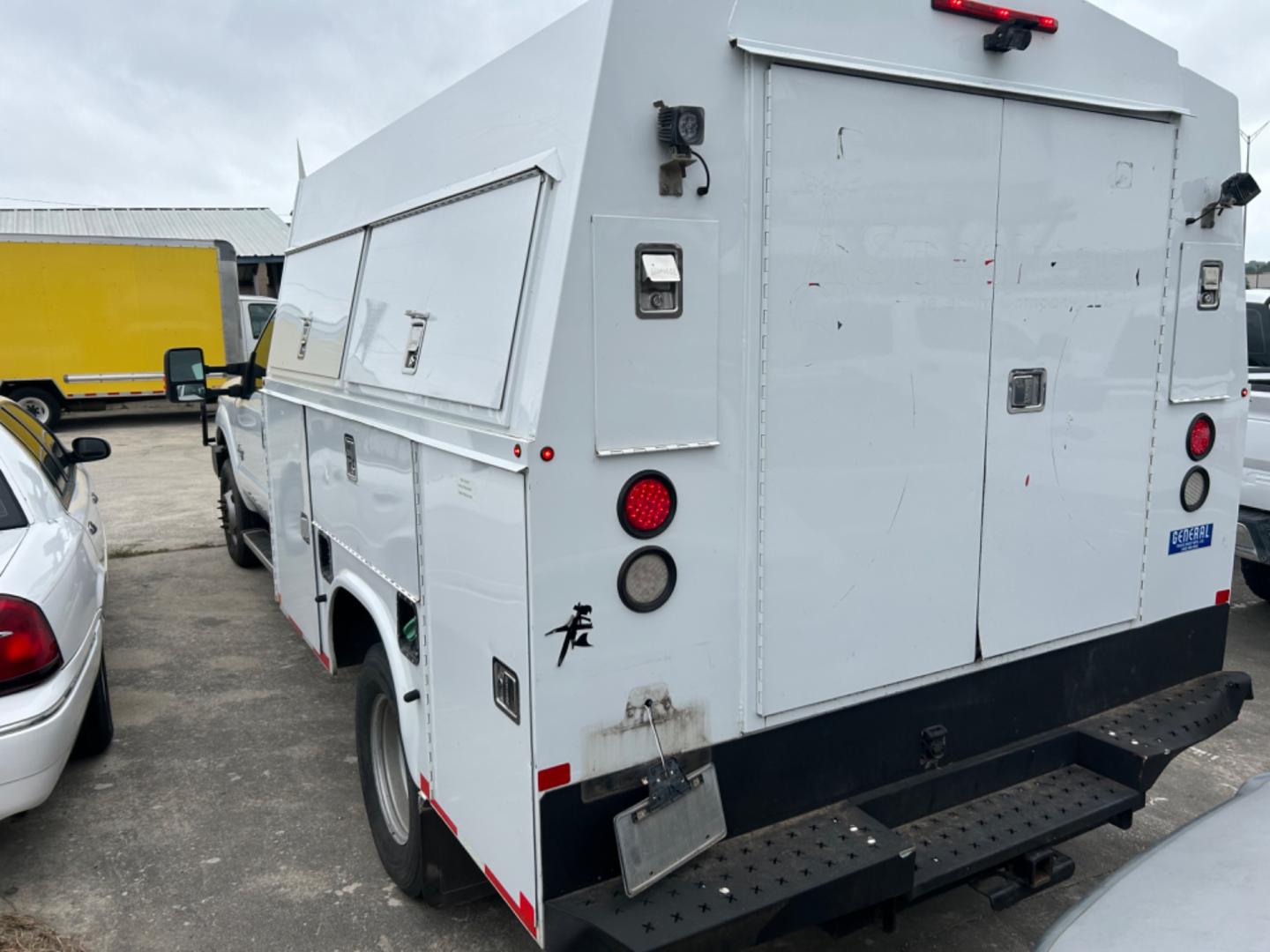 2013 White Ford F-350 SD (1FD8W3HT2DE) , located at 1687 Business 35 S, New Braunfels, TX, 78130, (830) 625-7159, 29.655487, -98.051491 - Photo#2