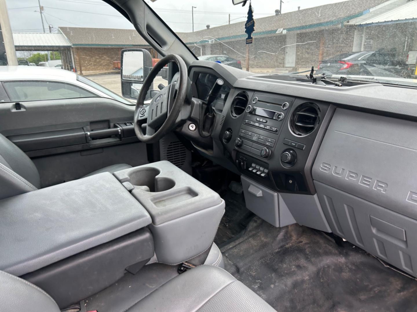 2013 White Ford F-350 SD (1FD8W3HT2DE) , located at 1687 Business 35 S, New Braunfels, TX, 78130, (830) 625-7159, 29.655487, -98.051491 - Photo#9