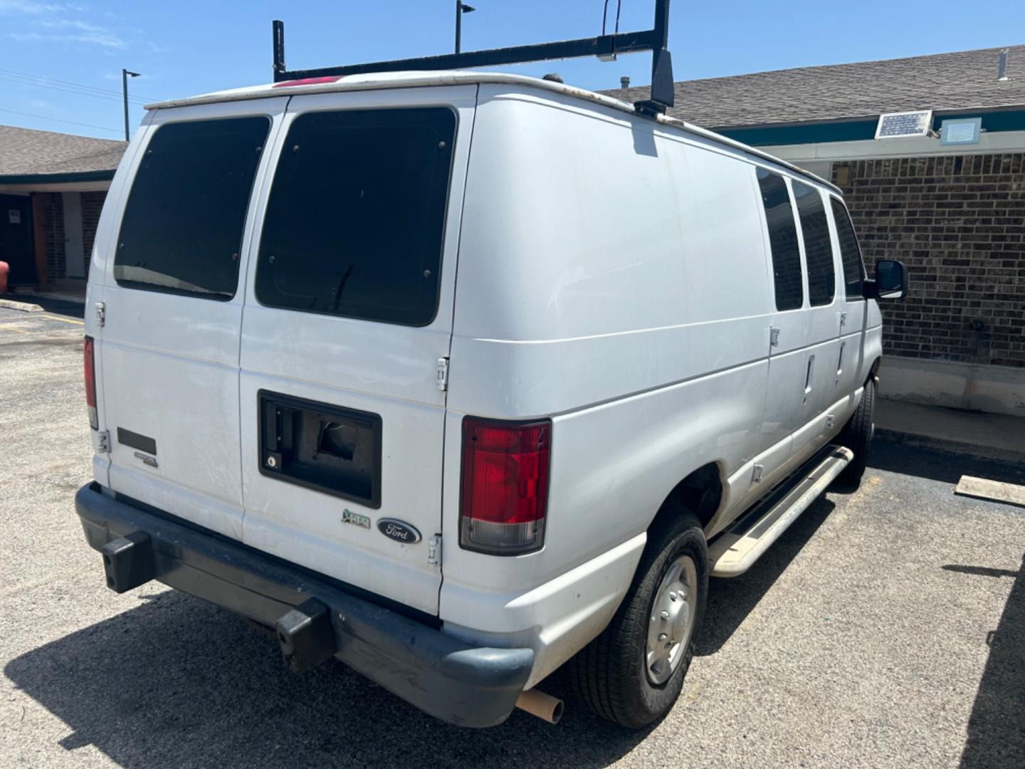 2014 White Ford E-Series Van E-250 (1FTNE2EW5ED) with an 4.6L V8 SOHC 16V engine, 4-Speed Automatic transmission, located at 1687 Business 35 S, New Braunfels, TX, 78130, (830) 625-7159, 29.655487, -98.051491 - Photo#6