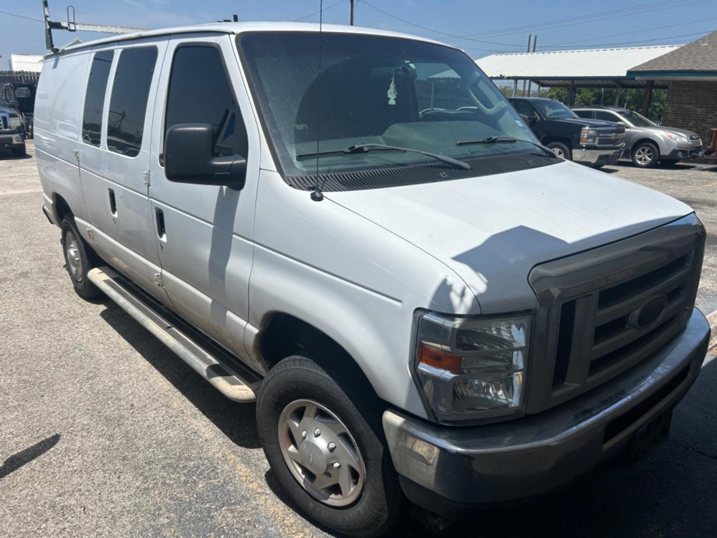 2014 White Ford E-Series Van E-250 (1FTNE2EW5ED) with an 4.6L V8 SOHC 16V engine, 4-Speed Automatic transmission, located at 1687 Business 35 S, New Braunfels, TX, 78130, (830) 625-7159, 29.655487, -98.051491 - Photo#1