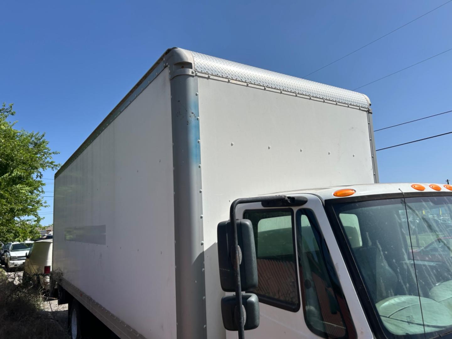 2019 White International DuraStar 4300 - (3HAMMMML1KL) with an 6.7L 6 engine, Automatic transmission, located at 1687 Business 35 S, New Braunfels, TX, 78130, (830) 625-7159, 29.655487, -98.051491 - Photo#2