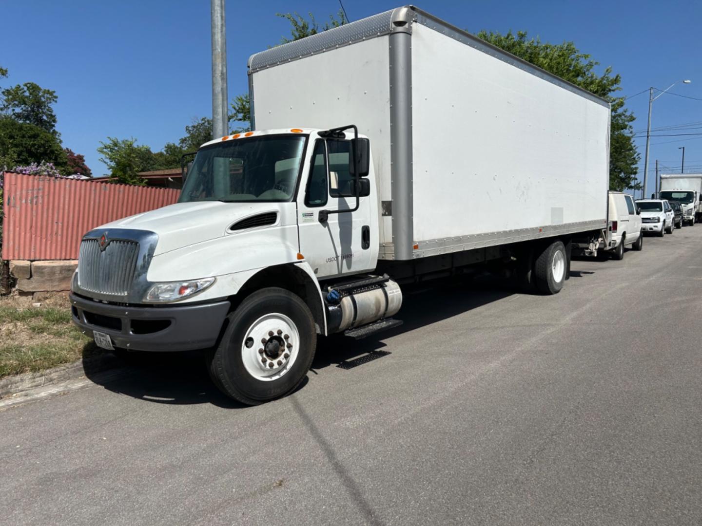 2019 White International DuraStar 4300 - (3HAMMMML1KL) with an 6.7L 6 engine, Automatic transmission, located at 1687 Business 35 S, New Braunfels, TX, 78130, (830) 625-7159, 29.655487, -98.051491 - Photo#0