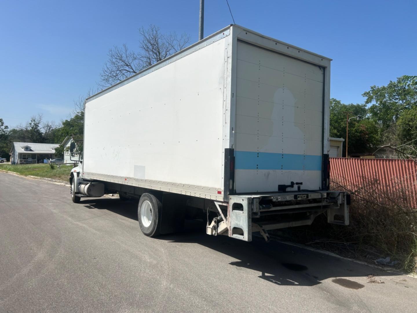 2019 White International DuraStar 4300 - (3HAMMMML1KL) with an 6.7L 6 engine, Automatic transmission, located at 1687 Business 35 S, New Braunfels, TX, 78130, (830) 625-7159, 29.655487, -98.051491 - Photo#9