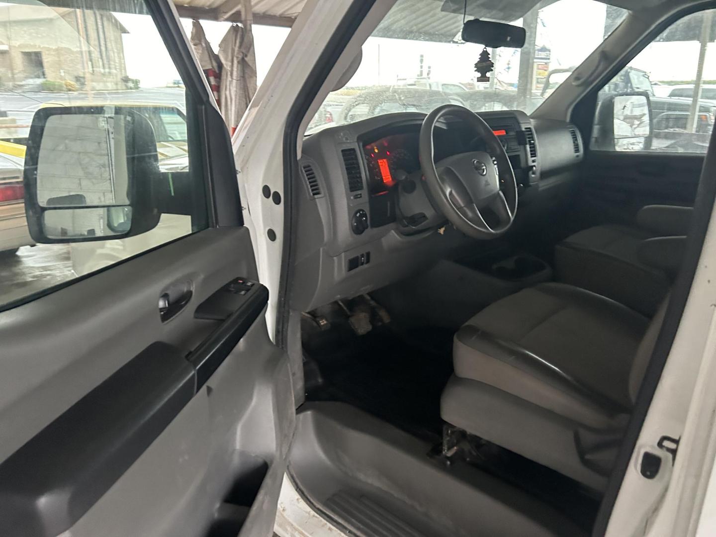 2017 White Nissan NV Cargo (1N6BF0KM1HN) , located at 1687 Business 35 S, New Braunfels, TX, 78130, (830) 625-7159, 29.655487, -98.051491 - Photo#4