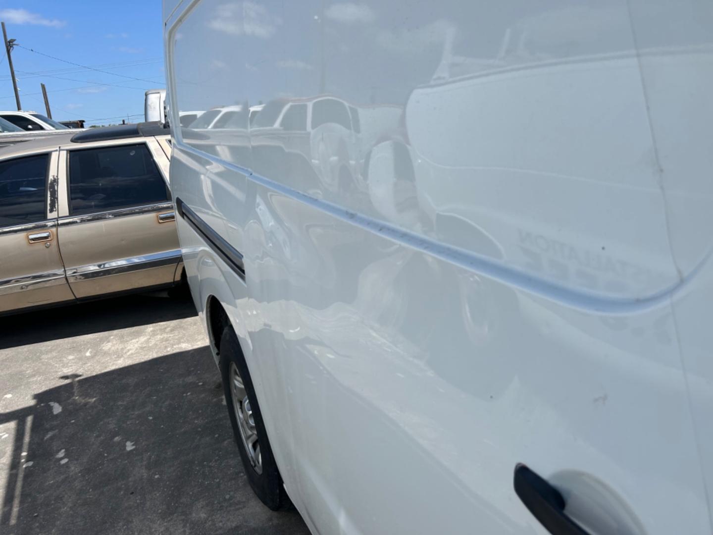 2015 Nissan NV Cargo 2500 HD S V8 High Roof (1N6AF0LY8FN) with an 5.6L V8 DOHC 32V engine, 5-Speed Automatic transmission, located at 1687 Business 35 S, New Braunfels, TX, 78130, (830) 625-7159, 29.655487, -98.051491 - Photo#4