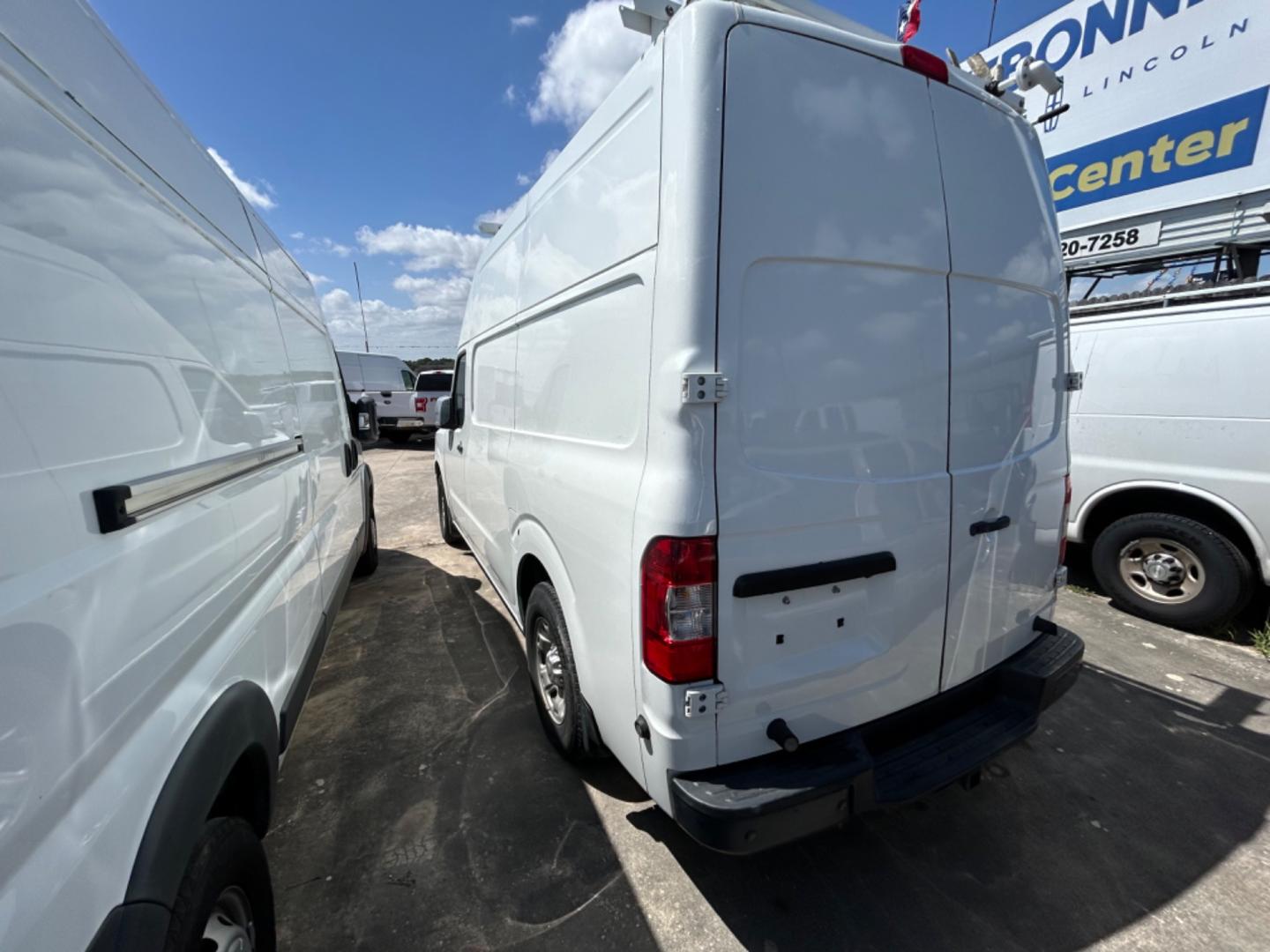 2015 Nissan NV Cargo 2500 HD S V8 High Roof (1N6AF0LY8FN) with an 5.6L V8 DOHC 32V engine, 5-Speed Automatic transmission, located at 1687 Business 35 S, New Braunfels, TX, 78130, (830) 625-7159, 29.655487, -98.051491 - Photo#10