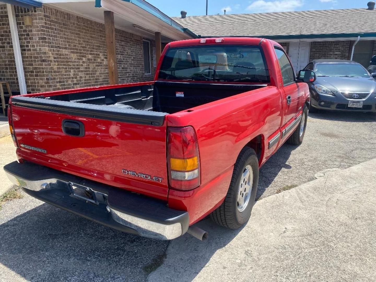 1999 Red /Gray Chevrolet Silverado 1500 (1GCEC14TXXZ) with an 5.3L V8 F OHV 16V engine, AUTOMATIC transmission, located at 1687 Business 35 S, New Braunfels, TX, 78130, (830) 625-7159, 29.655487, -98.051491 - Photo#5