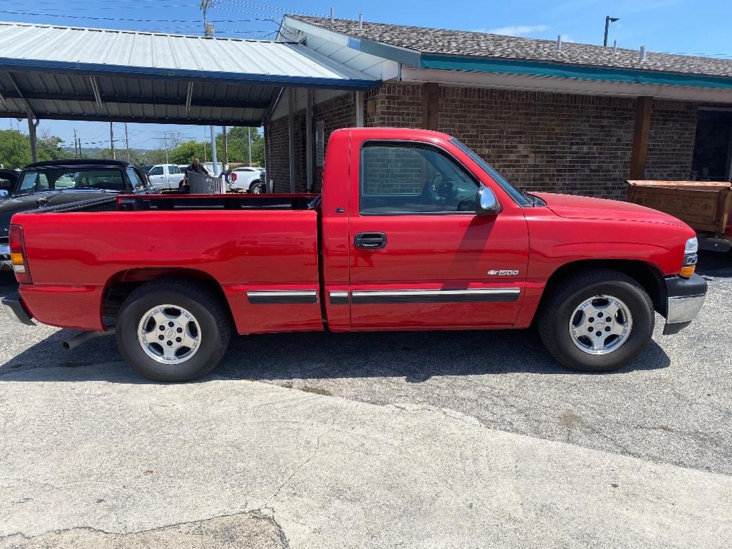 1999 Red /Gray Chevrolet Silverado 1500 (1GCEC14TXXZ) with an 5.3L V8 F OHV 16V engine, AUTOMATIC transmission, located at 1687 Business 35 S, New Braunfels, TX, 78130, (830) 625-7159, 29.655487, -98.051491 - Photo#6