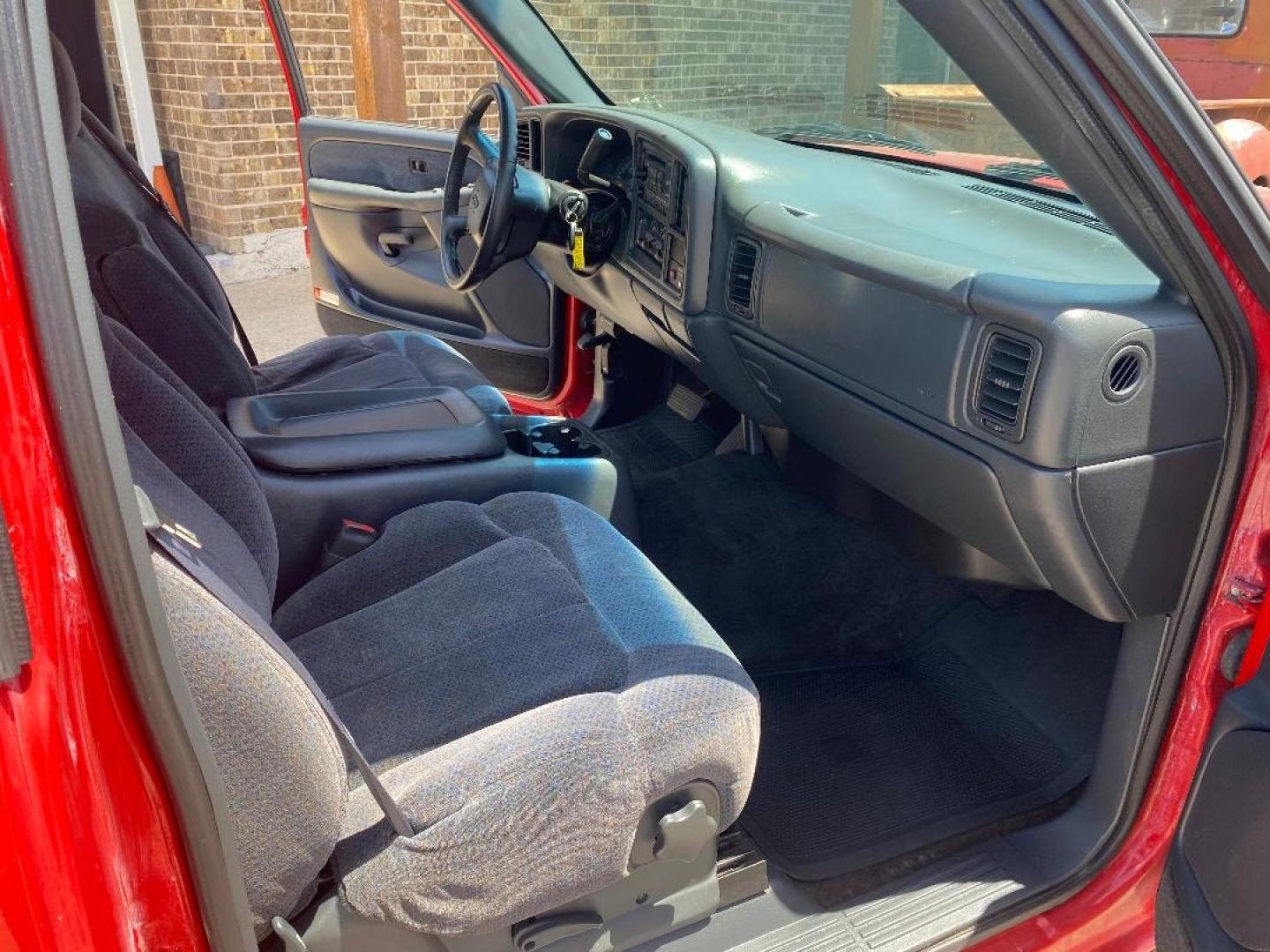 1999 Red /Gray Chevrolet Silverado 1500 (1GCEC14TXXZ) with an 5.3L V8 F OHV 16V engine, AUTOMATIC transmission, located at 1687 Business 35 S, New Braunfels, TX, 78130, (830) 625-7159, 29.655487, -98.051491 - Photo#10