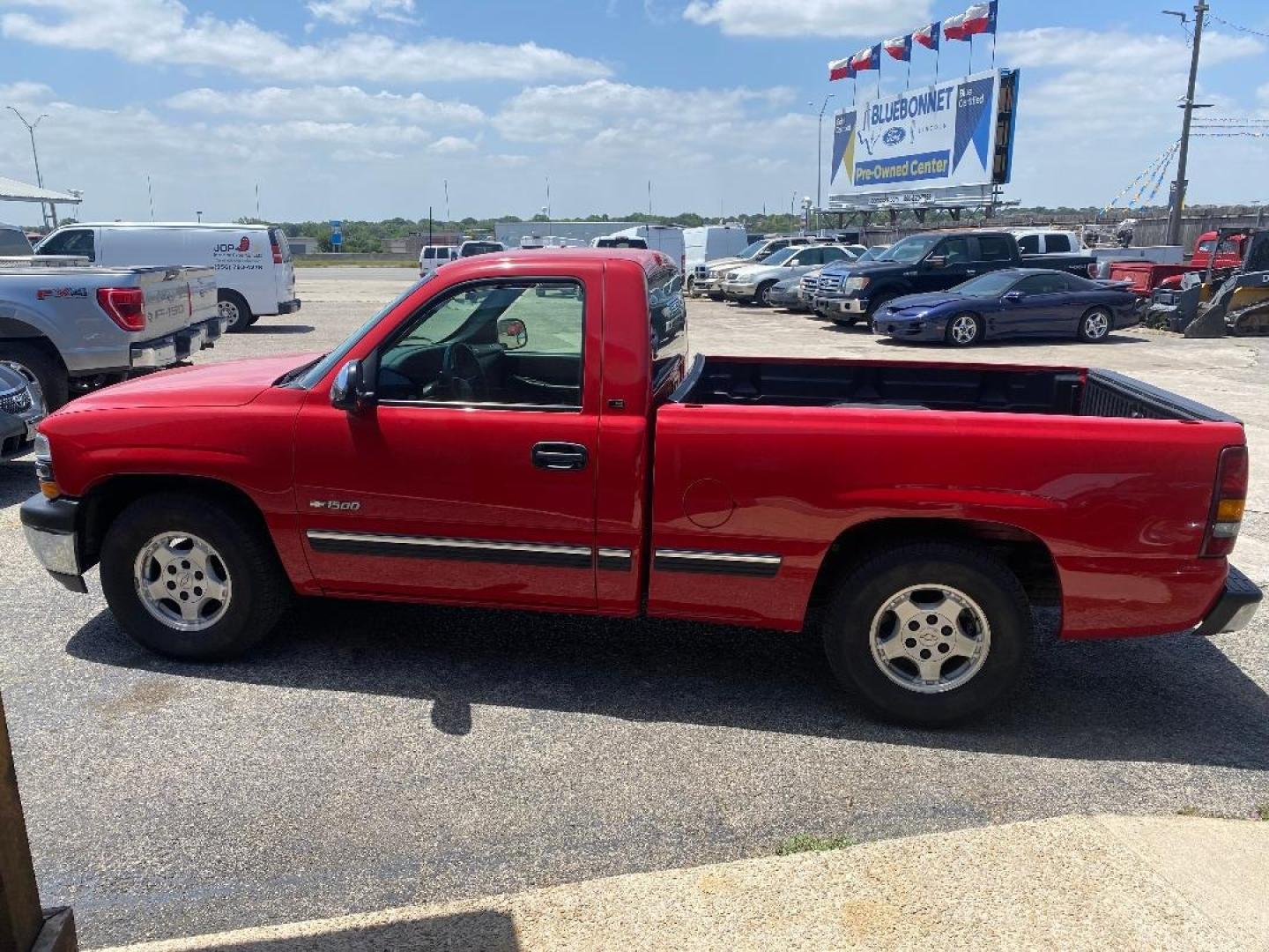 1999 Red /Gray Chevrolet Silverado 1500 (1GCEC14TXXZ) with an 5.3L V8 F OHV 16V engine, AUTOMATIC transmission, located at 1687 Business 35 S, New Braunfels, TX, 78130, (830) 625-7159, 29.655487, -98.051491 - Photo#1