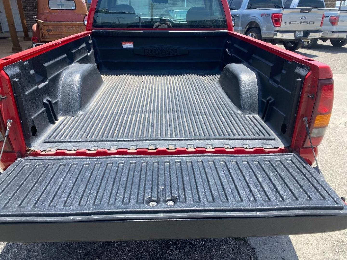 1999 Red /Gray Chevrolet Silverado 1500 (1GCEC14TXXZ) with an 5.3L V8 F OHV 16V engine, AUTOMATIC transmission, located at 1687 Business 35 S, New Braunfels, TX, 78130, (830) 625-7159, 29.655487, -98.051491 - Photo#4