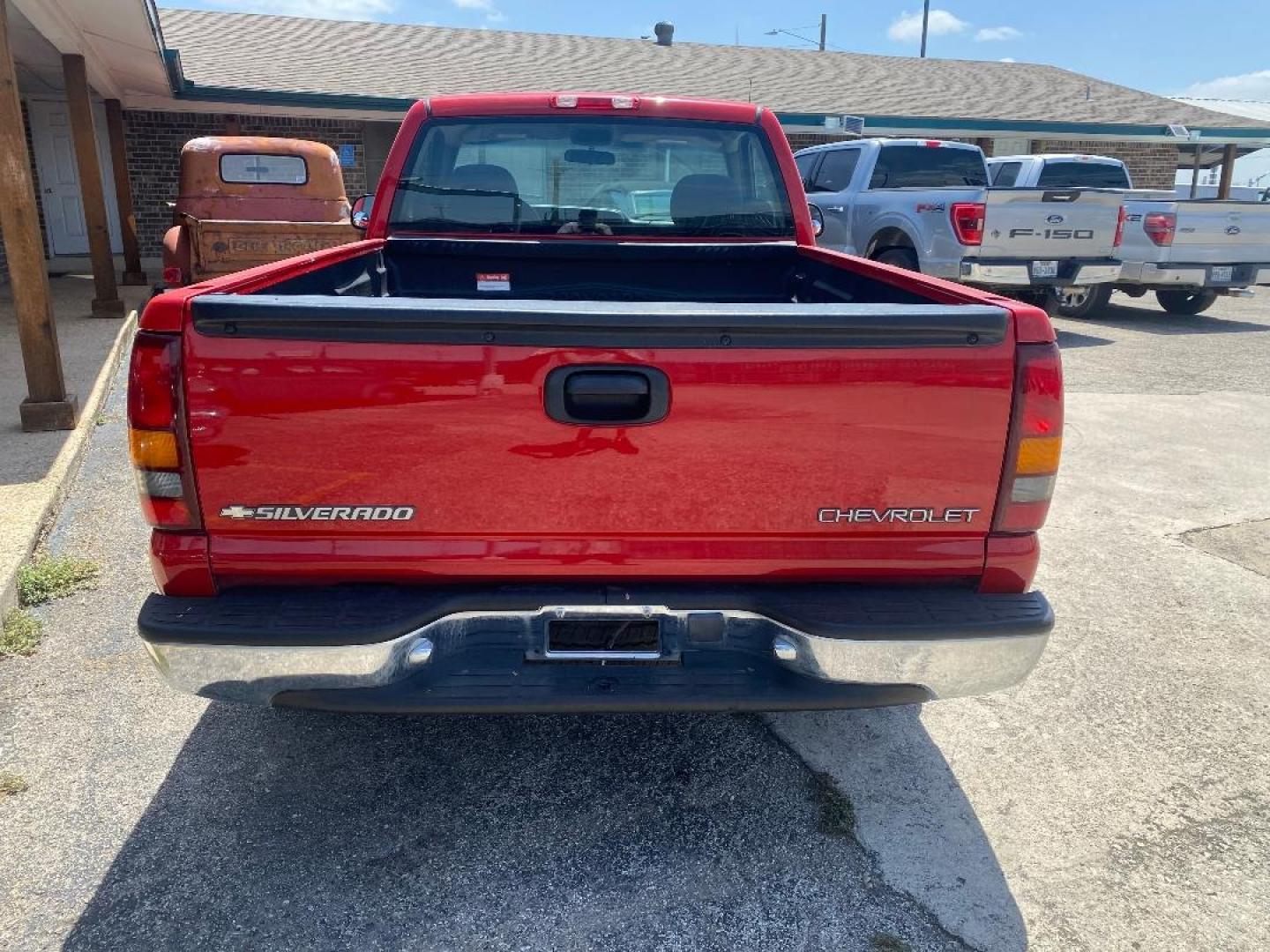 1999 Red /Gray Chevrolet Silverado 1500 (1GCEC14TXXZ) with an 5.3L V8 F OHV 16V engine, AUTOMATIC transmission, located at 1687 Business 35 S, New Braunfels, TX, 78130, (830) 625-7159, 29.655487, -98.051491 - Photo#3