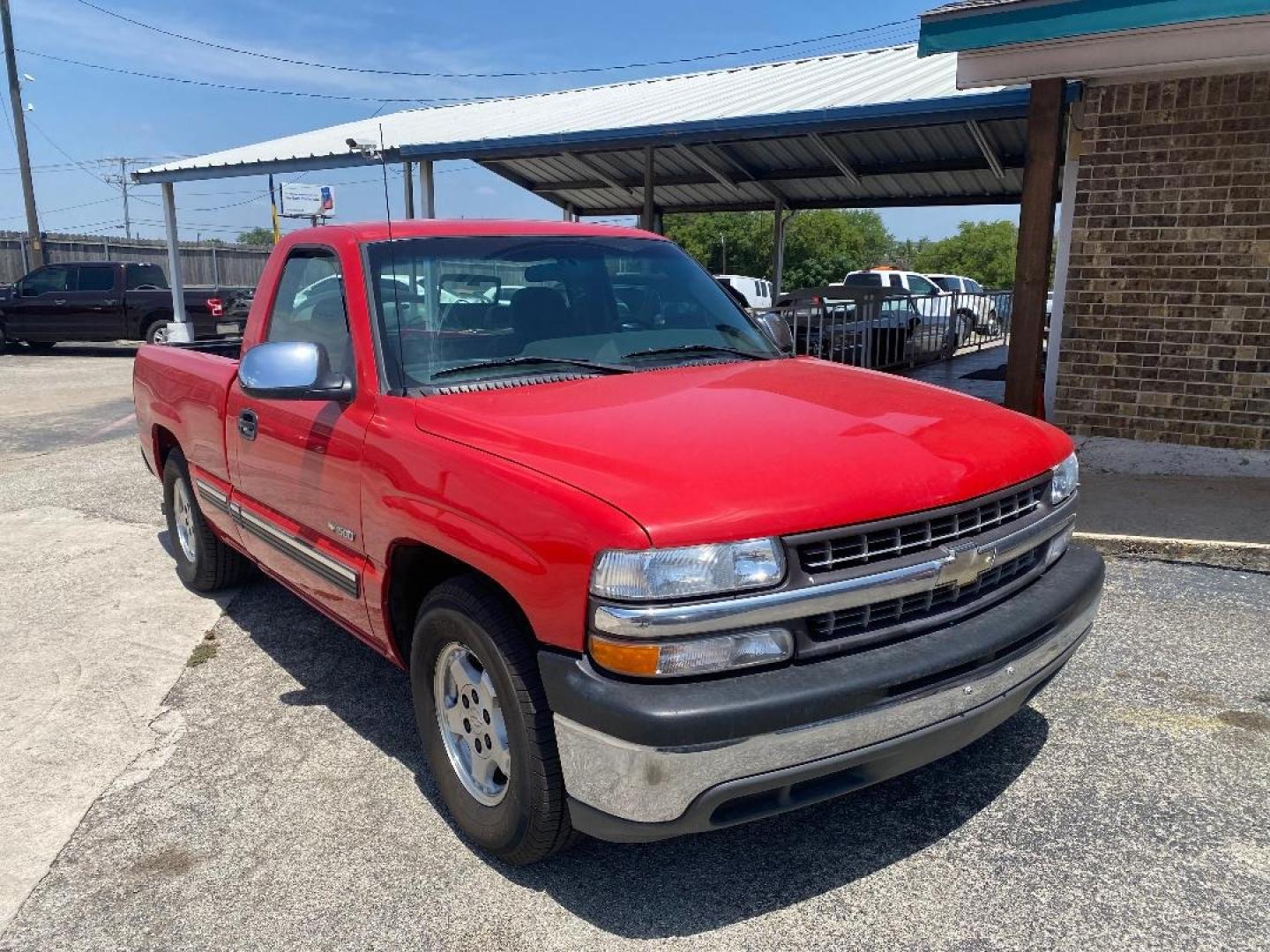 1999 Red /Gray Chevrolet Silverado 1500 (1GCEC14TXXZ) with an 5.3L V8 F OHV 16V engine, AUTOMATIC transmission, located at 1687 Business 35 S, New Braunfels, TX, 78130, (830) 625-7159, 29.655487, -98.051491 - Photo#7