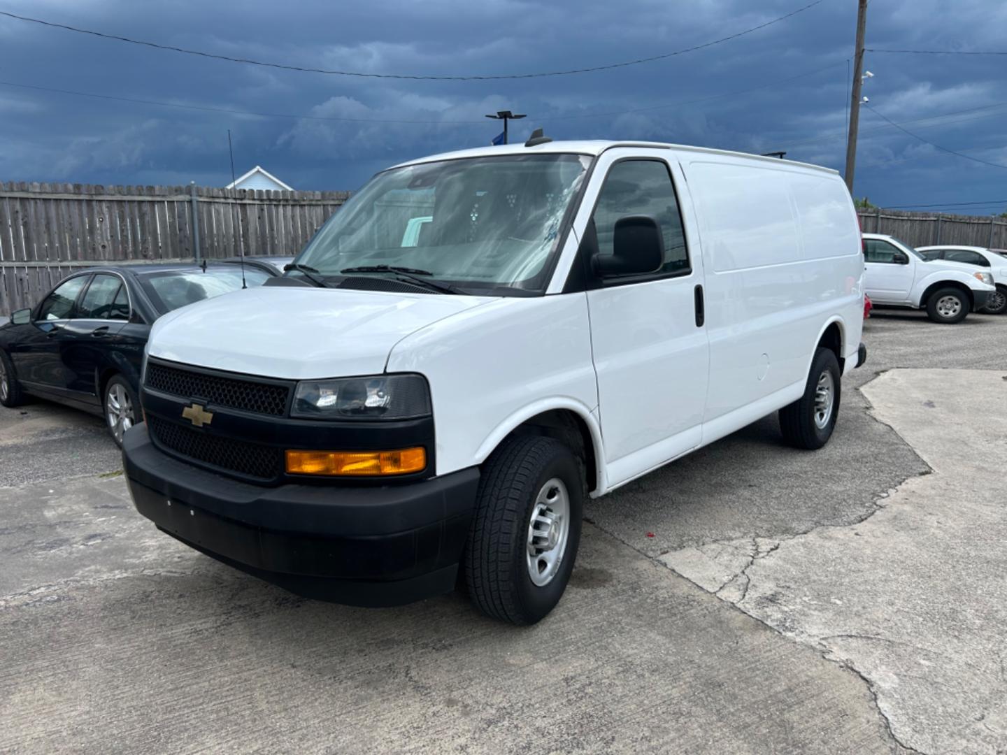 2021 White Chevrolet Express 2500 Cargo (1GCWGAFP4M1) with an 4.3L V6 engine, 6A transmission, located at 1687 Business 35 S, New Braunfels, TX, 78130, (830) 625-7159, 29.655487, -98.051491 - Photo#0