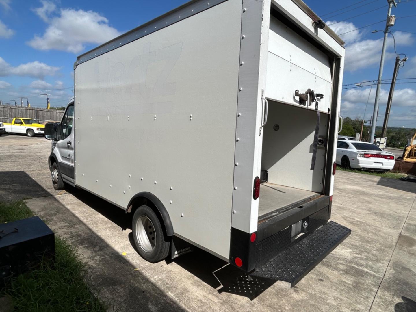 2022 White Ford Transit (1FDBF6P87NK) with an 3.5L V6 engine, Automatic transmission, located at 1687 Business 35 S, New Braunfels, TX, 78130, (830) 625-7159, 29.655487, -98.051491 - Photo#8