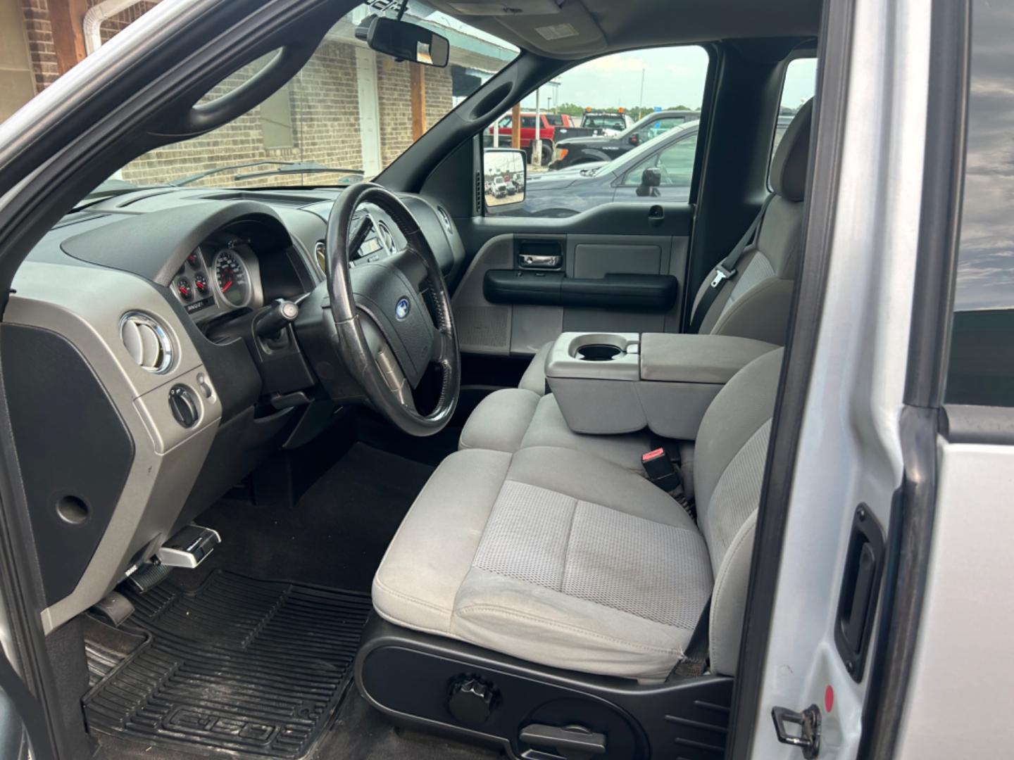 2004 Silver Ford F-150 FX4 4WD (1FTRF14524N) with an 5.4L V6 SOHC 16V engine, 4-Speed Automatic Overdrive transmission, located at 1687 Business 35 S, New Braunfels, TX, 78130, (830) 625-7159, 29.655487, -98.051491 - Photo#6