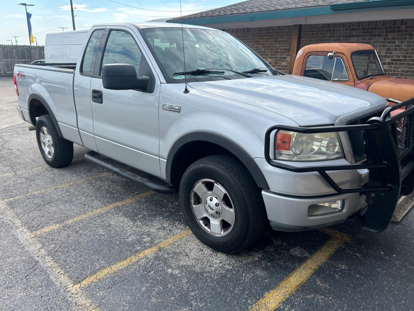 2004 Silver Ford F-150 FX4 4WD (1FTRF14524N) with an 5.4L V6 SOHC 16V engine, 4-Speed Automatic Overdrive transmission, located at 1687 Business 35 S, New Braunfels, TX, 78130, (830) 625-7159, 29.655487, -98.051491 - Photo#5