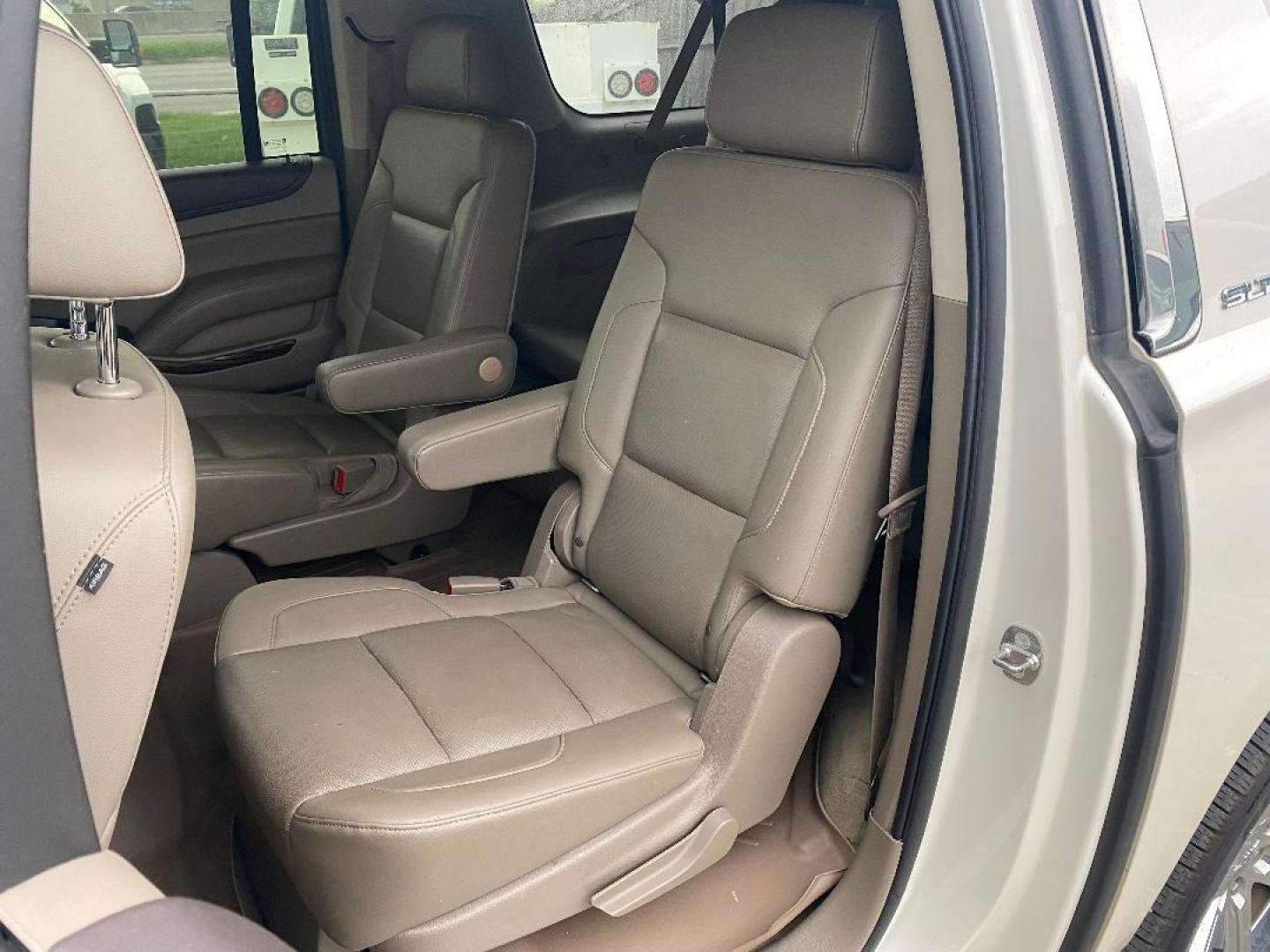 2015 White /Tan GMC Yukon XL SLT (1GKS1HKCXFR) with an 5.3L V8 F OHV 16V engine, Automatic transmission, located at 1687 Business 35 S, New Braunfels, TX, 78130, (830) 625-7159, 29.655487, -98.051491 - Photo#10