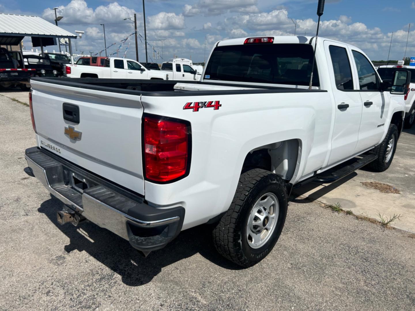 2019 White Chevrolet Silverado 2500HD Work Truck Double Cab 4WD (2GC2KREG9K1) with an 6.0L V8 OHV 16V engine, 6A transmission, located at 1687 Business 35 S, New Braunfels, TX, 78130, (830) 625-7159, 29.655487, -98.051491 - Photo#5